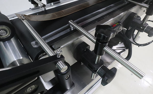 全自動面單貼標(biāo)機(jī),面單貼標(biāo)機(jī),全自動貼標(biāo)機(jī)