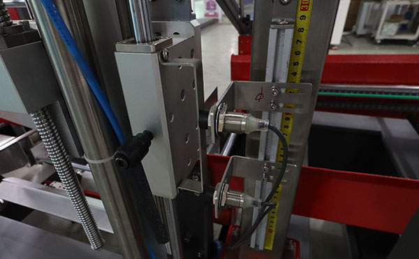 一字型全自動封箱機,封箱機設(shè)備,封箱機