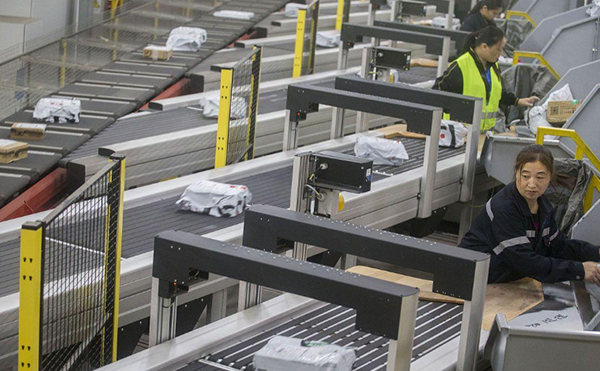 DWS物流設(shè)備,量方掃碼稱(chēng)重分揀機(jī),掃碼稱(chēng)重量方一體機(jī),高臻智能