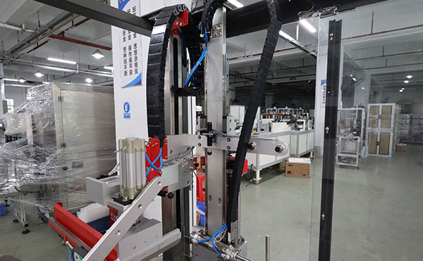 側(cè)封式封箱機,封箱機,封箱機廠家,高臻智能