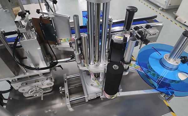 全自動(dòng)面單貼標(biāo)機(jī),面單貼標(biāo)機(jī),全自動(dòng)不干膠貼標(biāo)機(jī)廠家