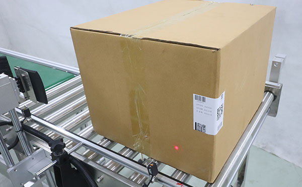 實(shí)時(shí)打印貼標(biāo)機(jī),打印貼標(biāo)機(jī),全自動(dòng)貼標(biāo)機(jī)生產(chǎn)廠家,高臻智能