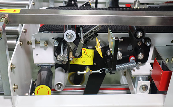 全自動一字封箱機(jī),一字封箱機(jī)設(shè)備,封箱機(jī),高臻智能