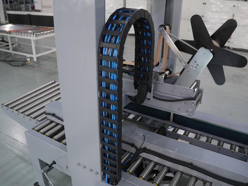 濕水牛皮紙封箱機,濕水牛皮紙封箱設(shè)備,濕水牛皮紙機