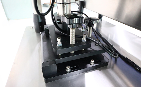 全自動(dòng)臥式圓瓶貼標(biāo)機(jī),臥式圓瓶貼標(biāo)機(jī),圓瓶貼標(biāo)機(jī)